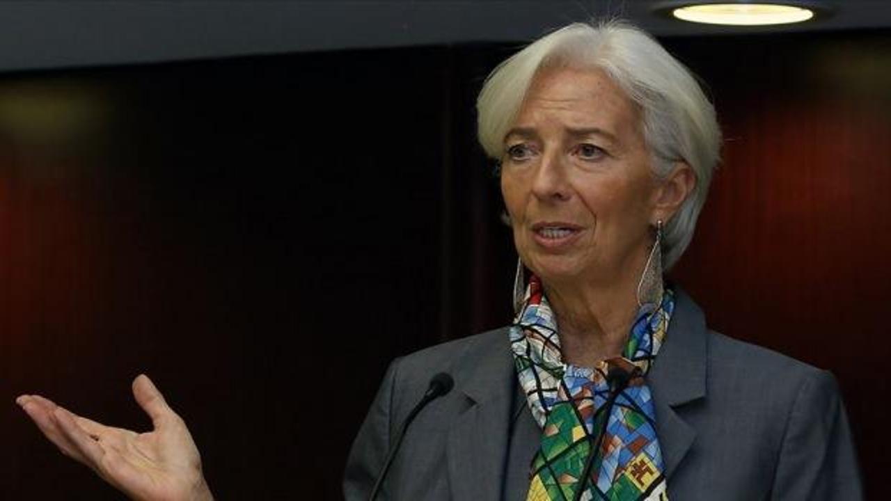 Lagarde, "ECB'nin ilk kadın başkanı" olarak görevine başladı