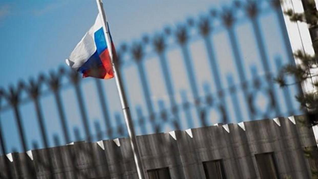 Rus diplomat 'casusluk'tan sınır dışı edildi