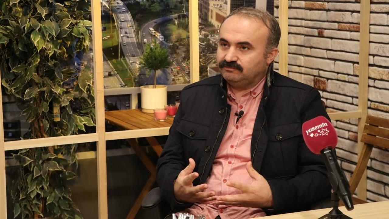 Ziyafet Sofrası oyununun yönetmeni Osman Doğan merak edilen soruları yanıtladı