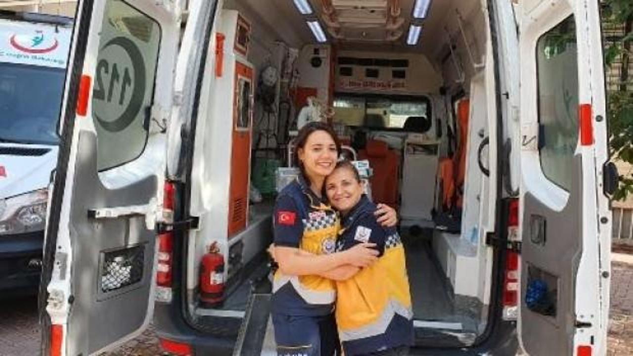 Hemşire annesiyle birlikte hayat kurtarıyor