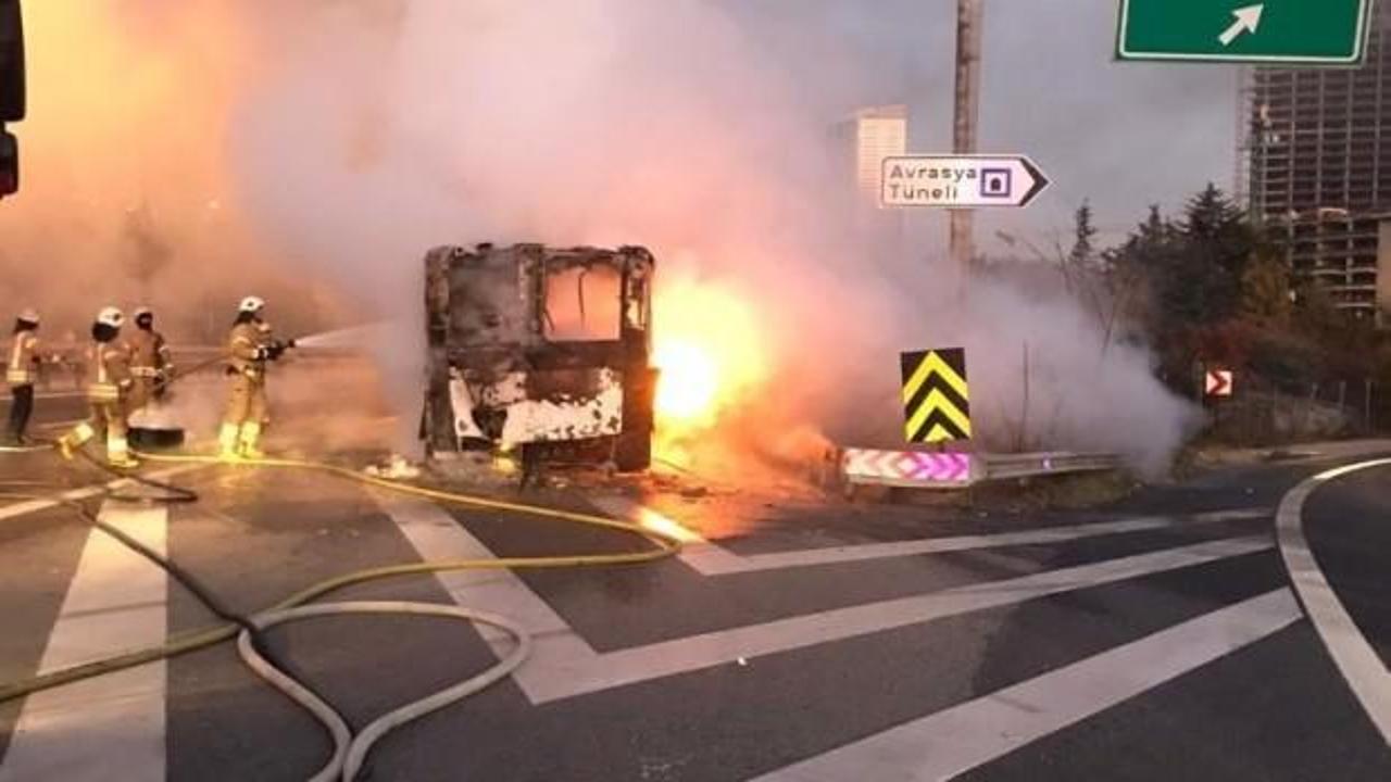 TEM Otoyolu'nda otobüs alev alev yandı