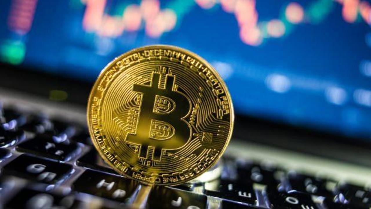 Bitcoin bir ay sonra ilk kez 7,600 doların üzerini gördü