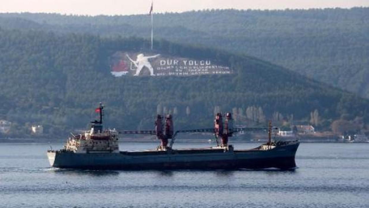 Askeri kargo gemisi, Çanakkale Boğazı'ndan geçti