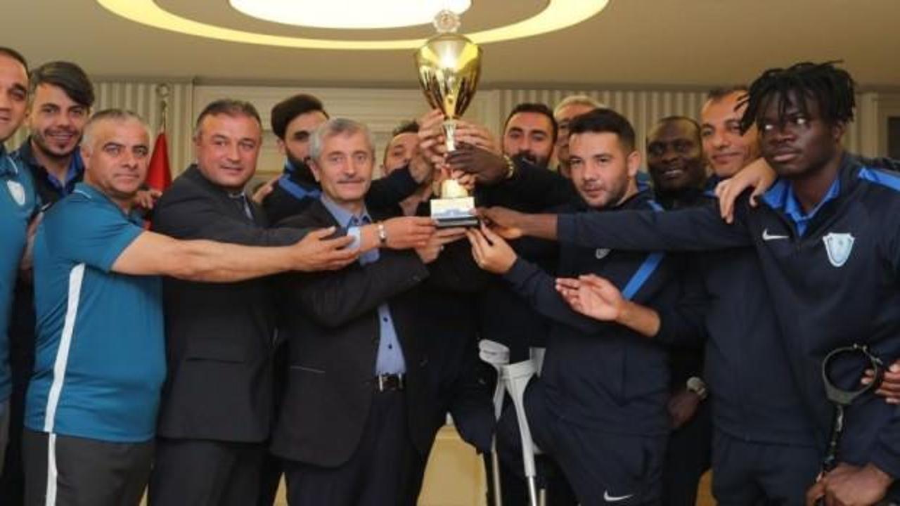 Şahinbey Ampute Türkiye Kupası'nı Başkan Tahmazoğlu'na hediye etti
