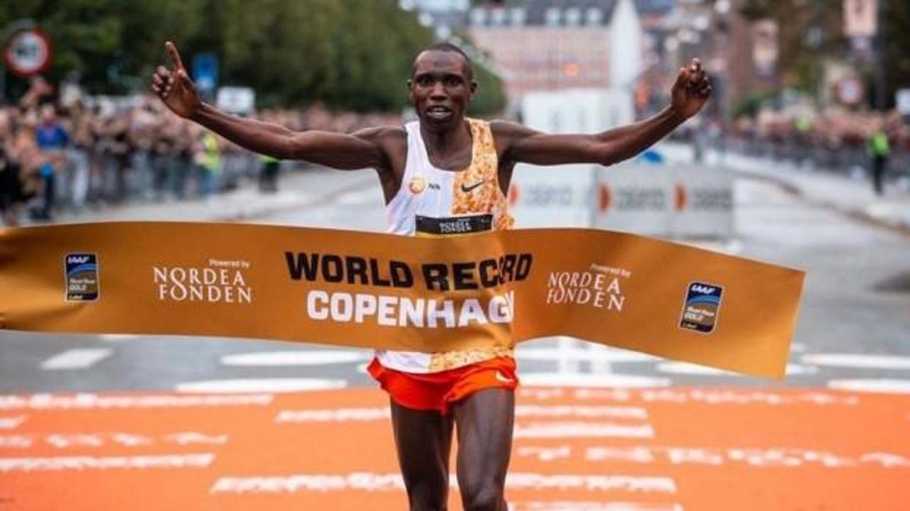 Kenyalı atletten yarı maratonda dünya rekoru!