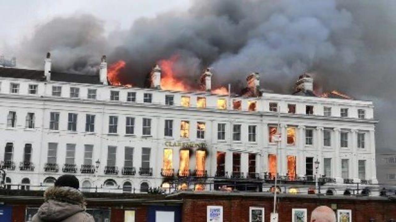 İngiltere'de bir otelde korkutan yangın