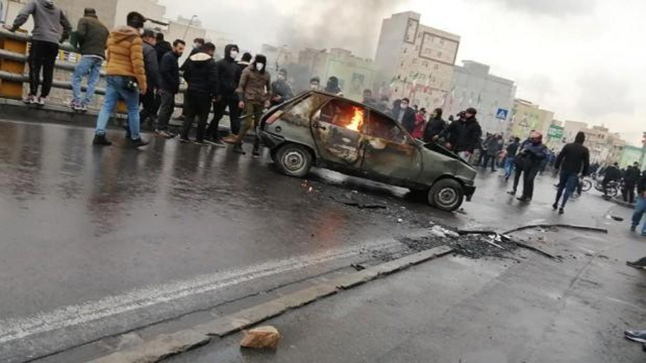 İran'daki gösterilerde DMO ve milis güçlerden 3 kişi öldü