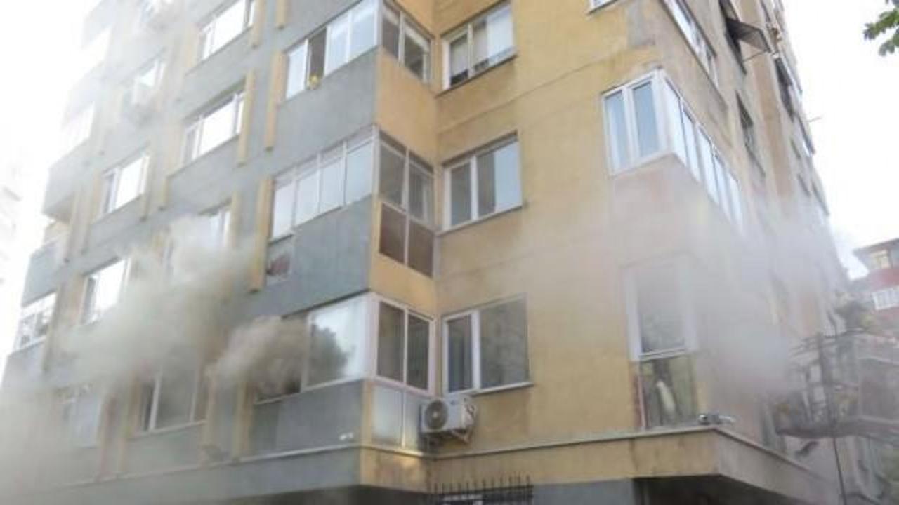 Kadıköy'de yangın... Yatalak hastayı itfaiye ekipleri kurtardı