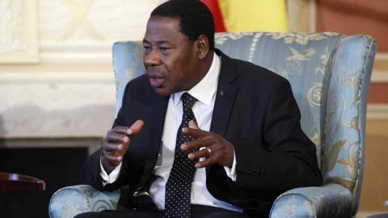 Sürgündeki eski Benin Cumhurbaşkanı ülkesine geri döndü
