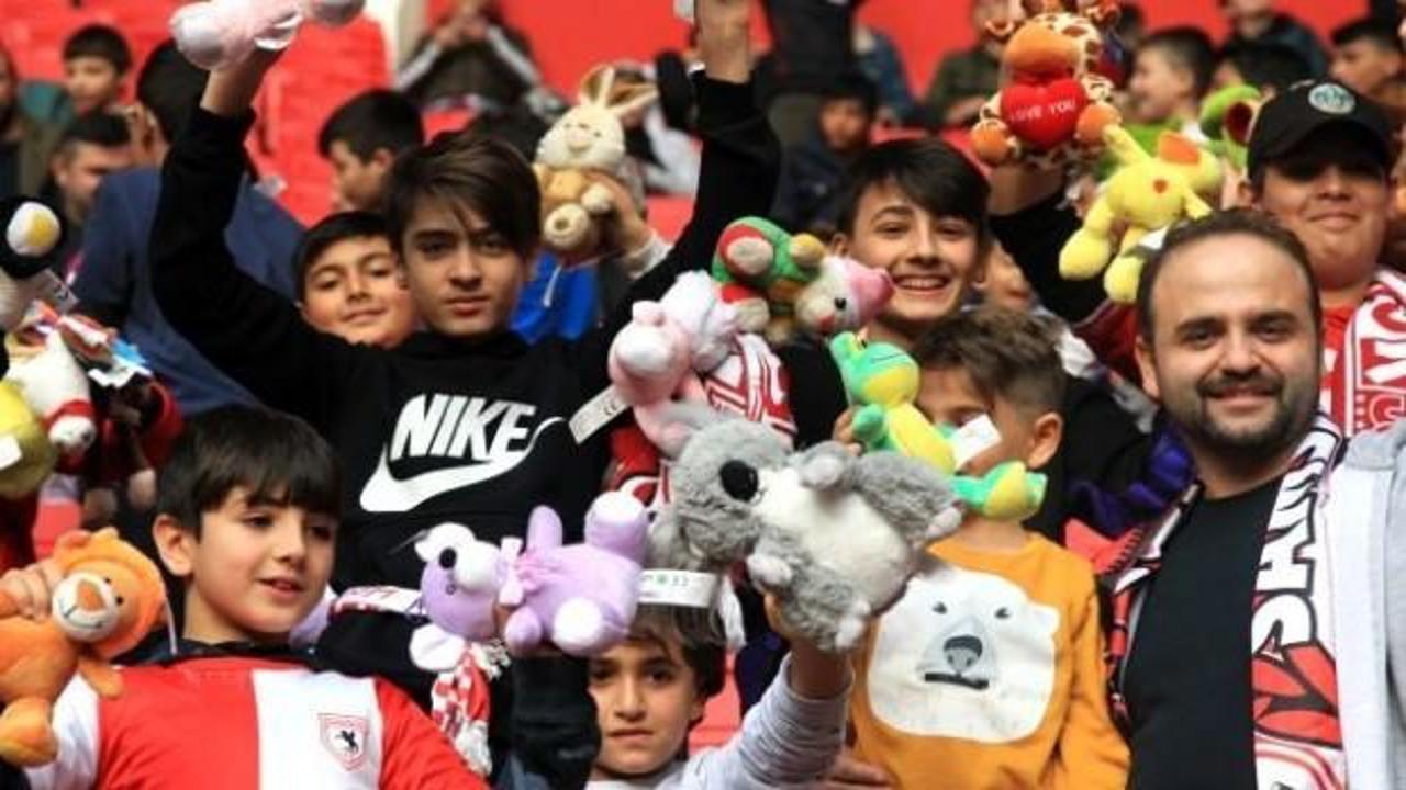 Samsunspor maçında kimsesiz çocuklara sürpriz!