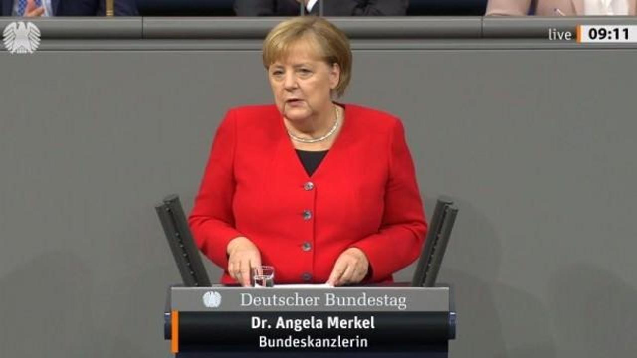 Merkel Auschwitz'i ilk kez ziyaret etti!