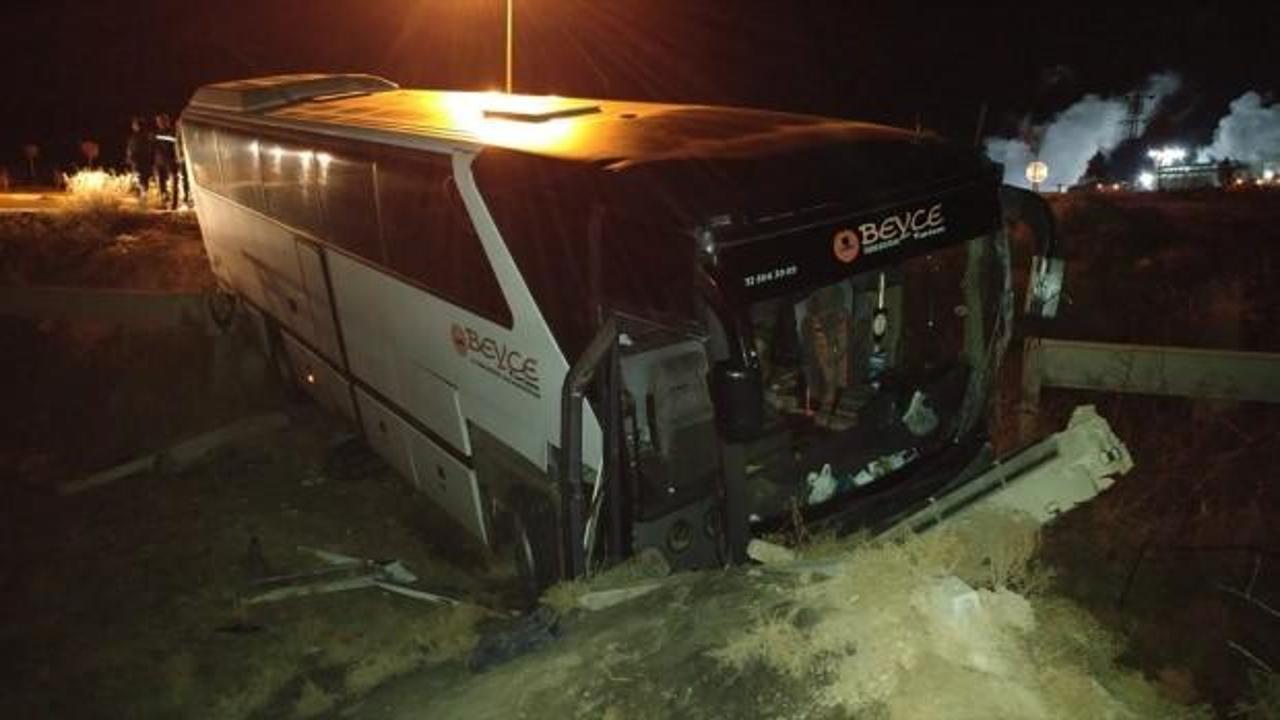 Bursaspor taraftarlarını taşıyan otobüs ile tır çarpıştı: 15 yaralı