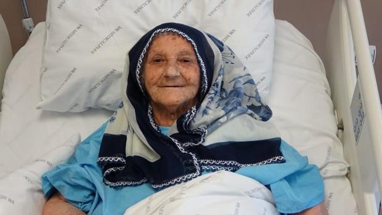 Doktorlar şaştı kaldı! Su i&ccedil;erken hayatının şokunu yaşadı