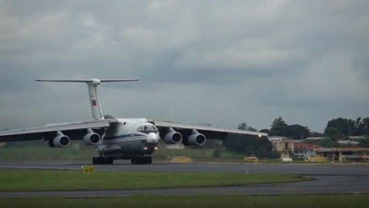 Rusya Gabon'a bir uçak dolusu silah gönderdi!