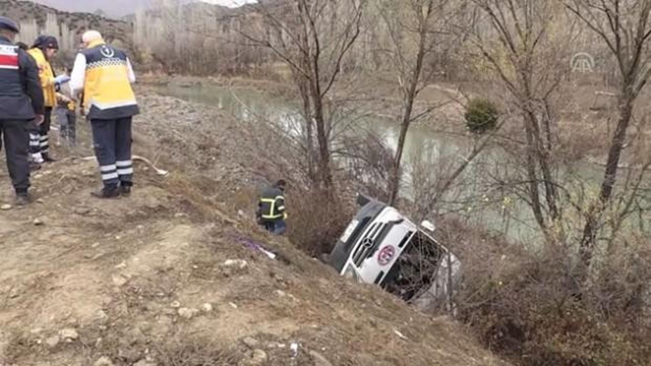 Ma&ccedil; i&ccedil;in yola &ccedil;ıkmışlardı! Feci kaza: 2 &ouml;l&uuml;, 15 yaralı