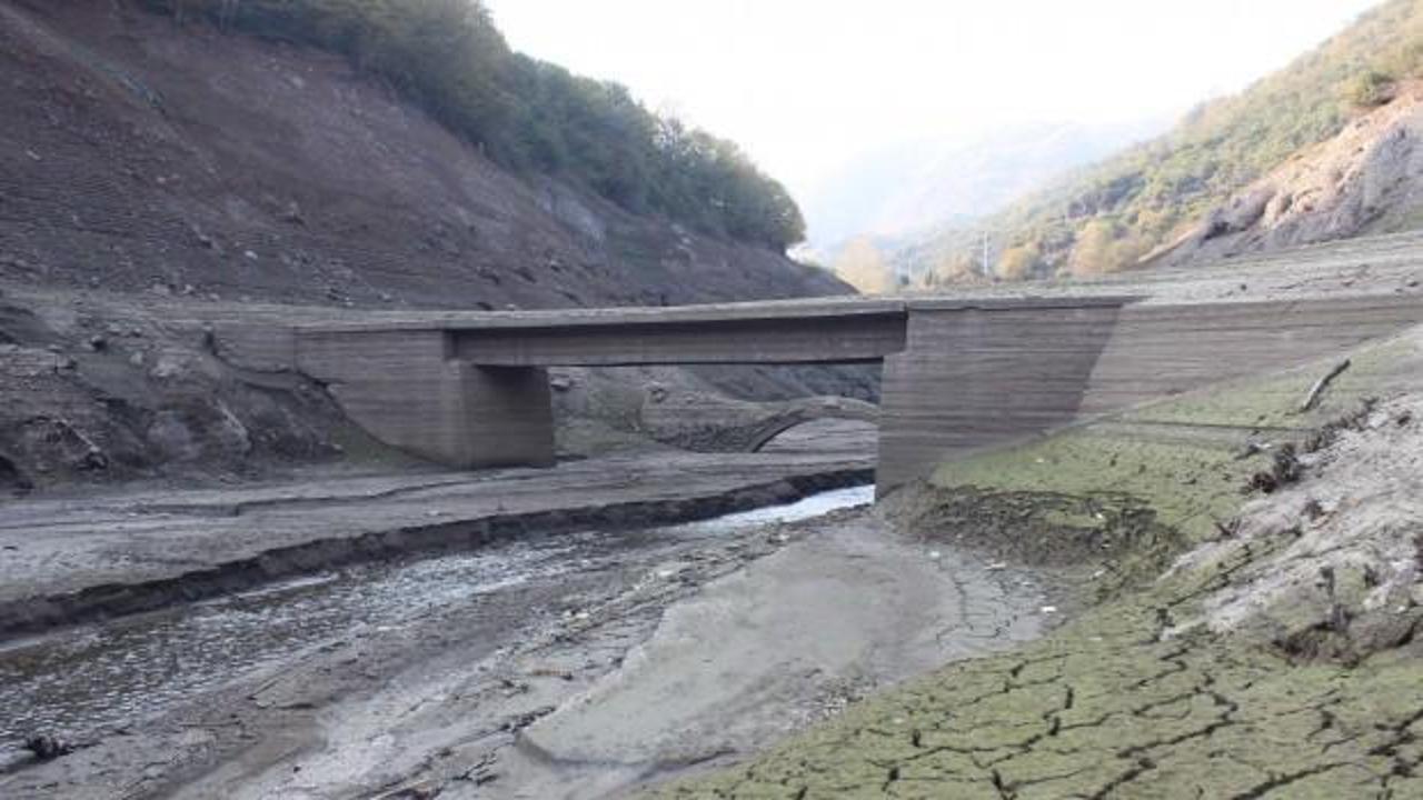 Su seviyesi çekilince köprüler ortaya çıktı