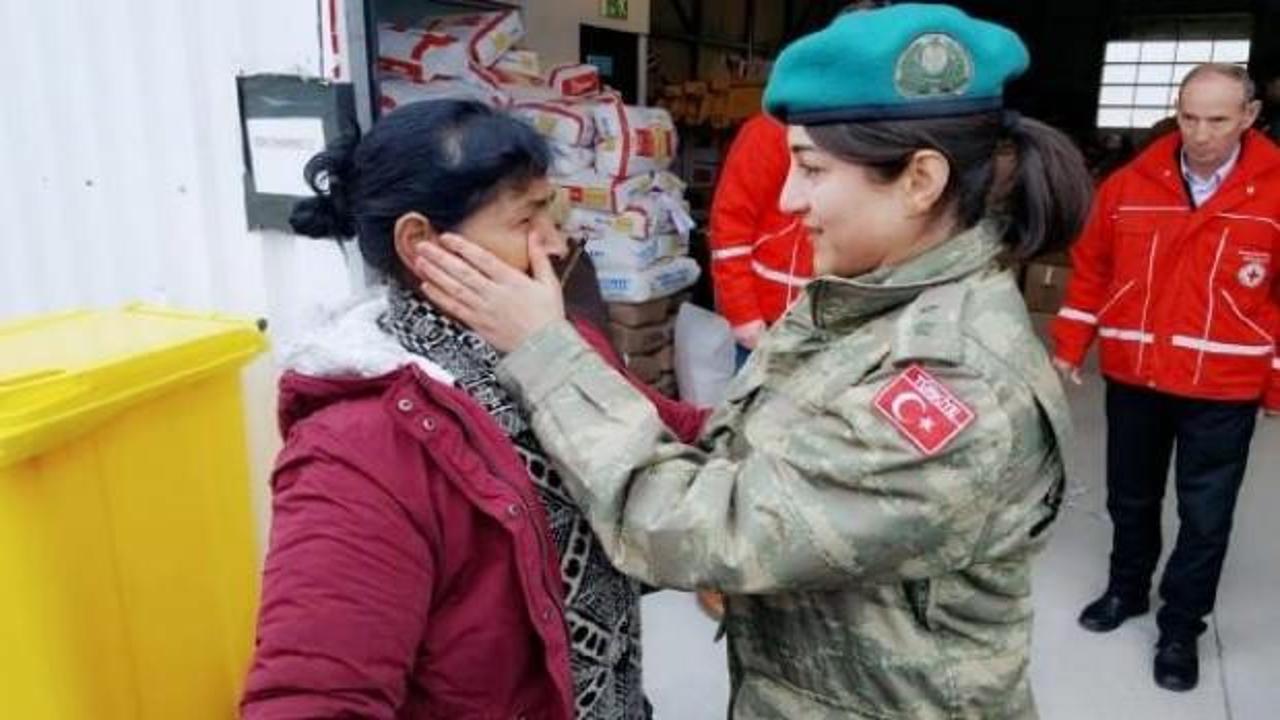 Gözyaşlarını Türk askeri sildi