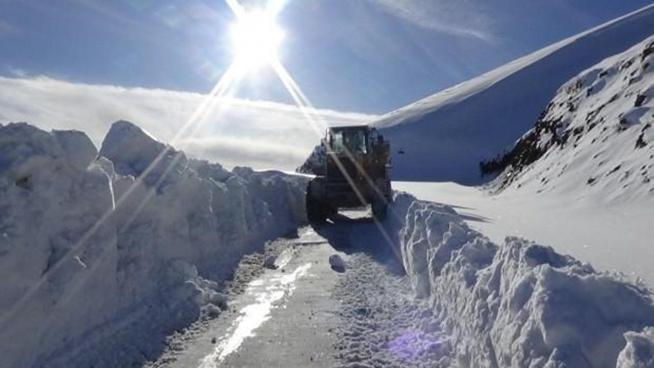 Muş'ta kar yüzünden kapanan 30 köy yolu açıldı