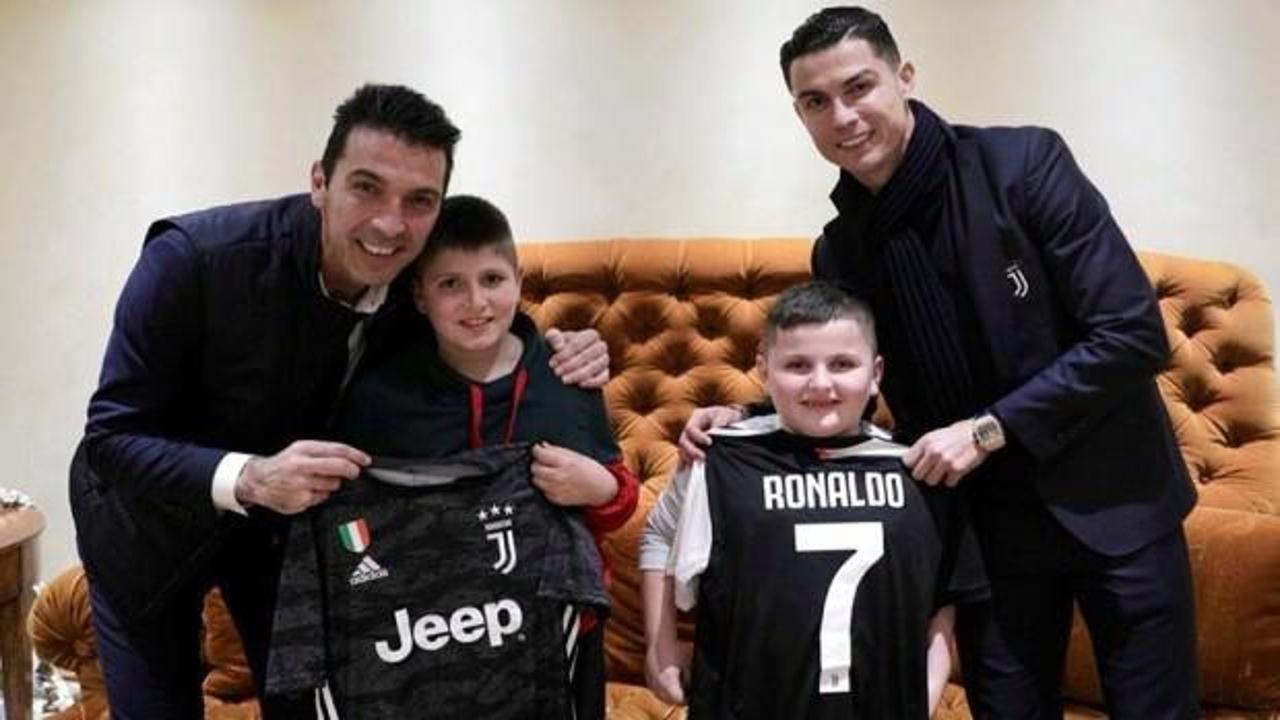 Ronaldo ve Buffon'dan Arnavut çocuklara sürpriz