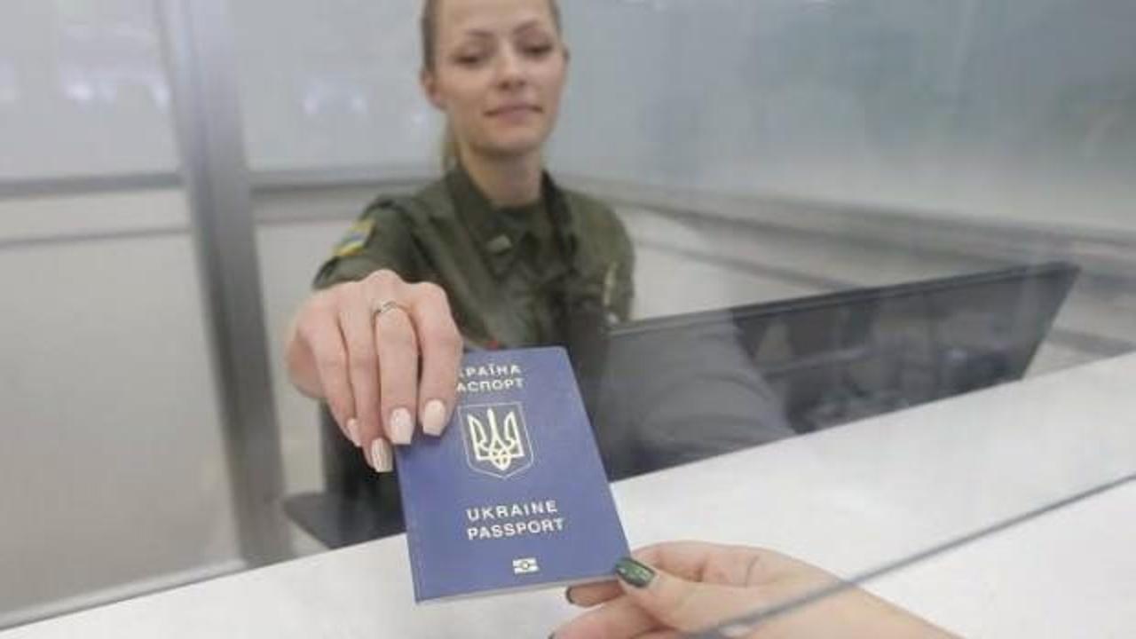 Ukrayna'da pasaportlarda başörtülü fotoğraf kullanılabilecek
