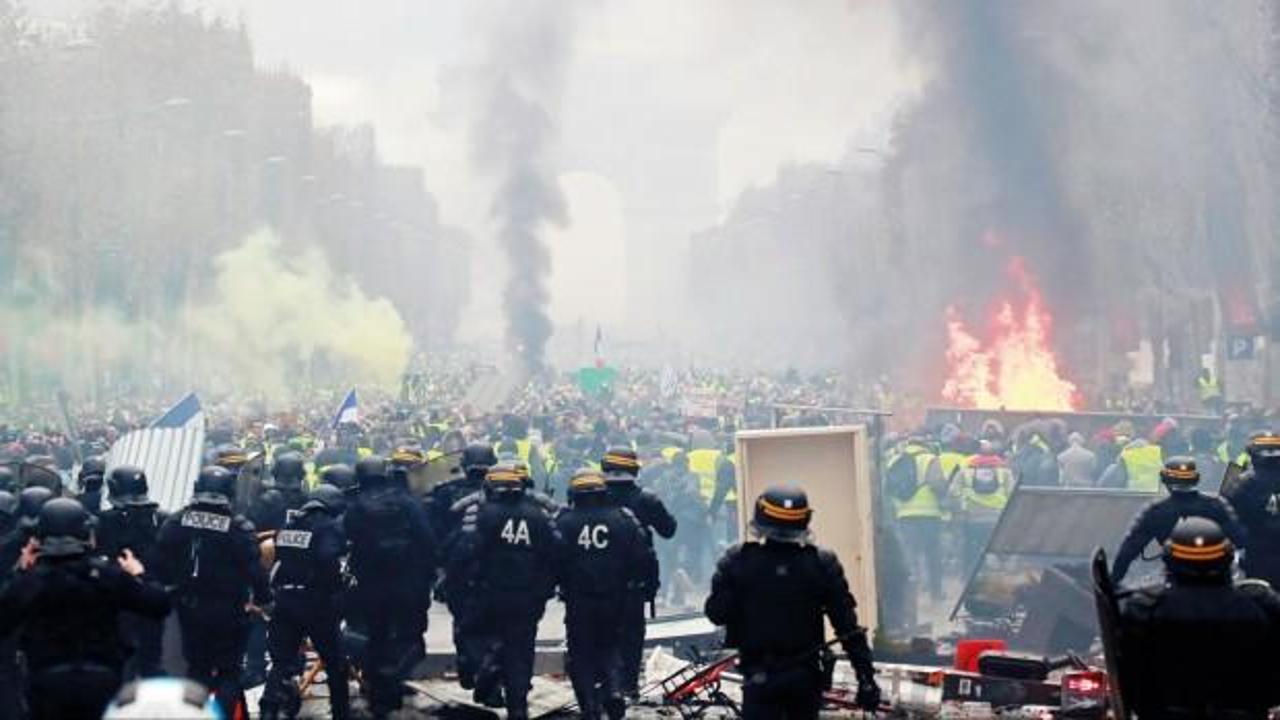 Fransa'da sarı yelekliler protestoya devam ediyor
