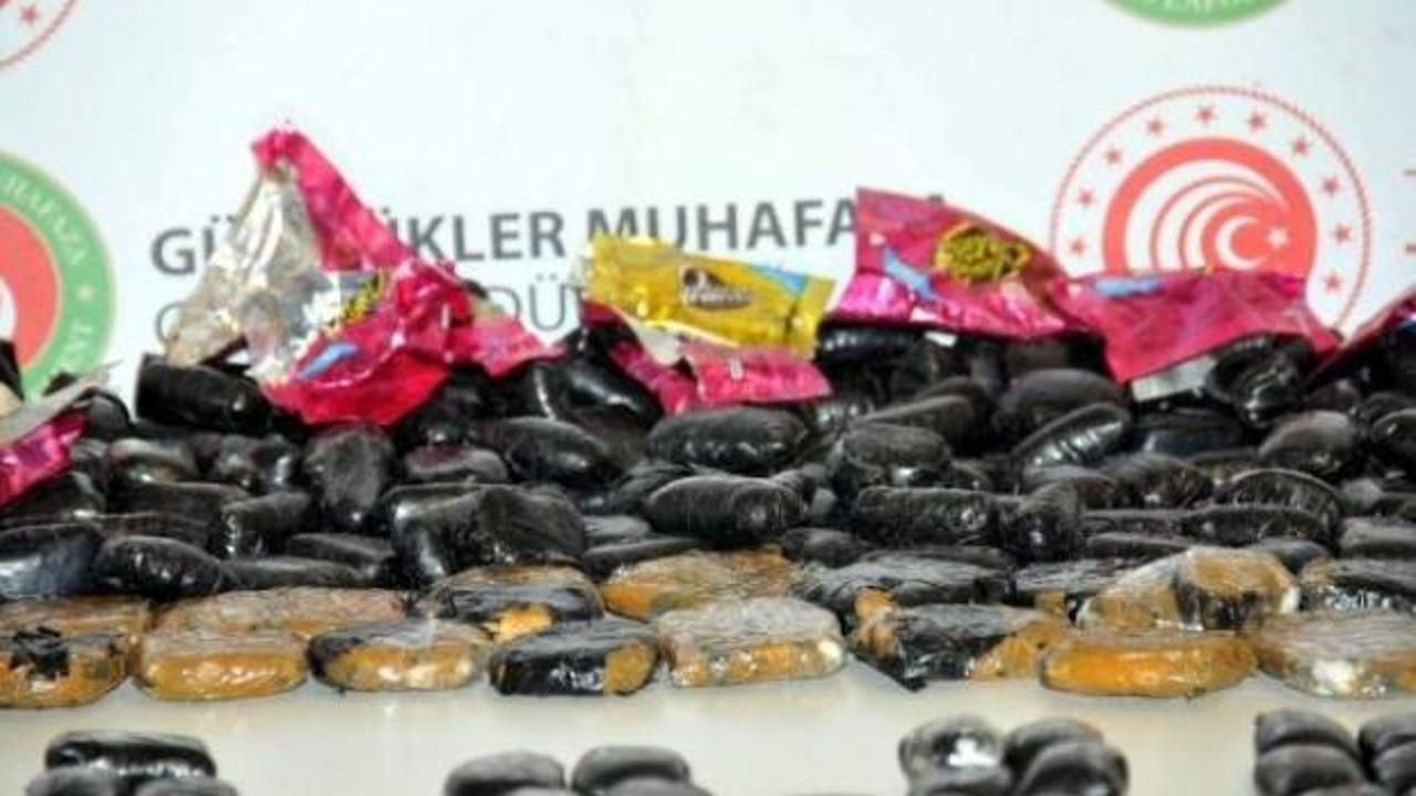 &Ccedil;ikolataların i&ccedil;inde 15 kilo kokain gizlemişler
