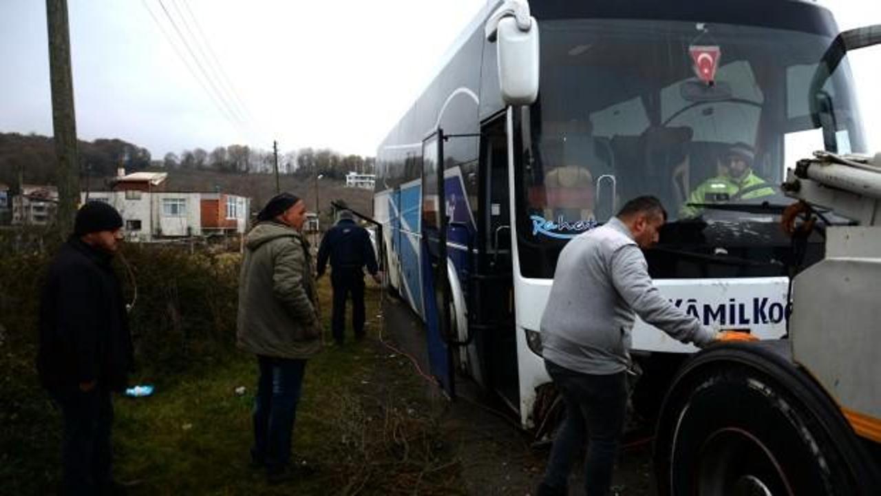 Düzce'de yolcu otobüsü yoldan çıktı: 2 yaralı