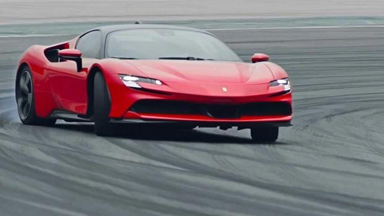 Ferrari elektrikli otomobil için tarih verdi!