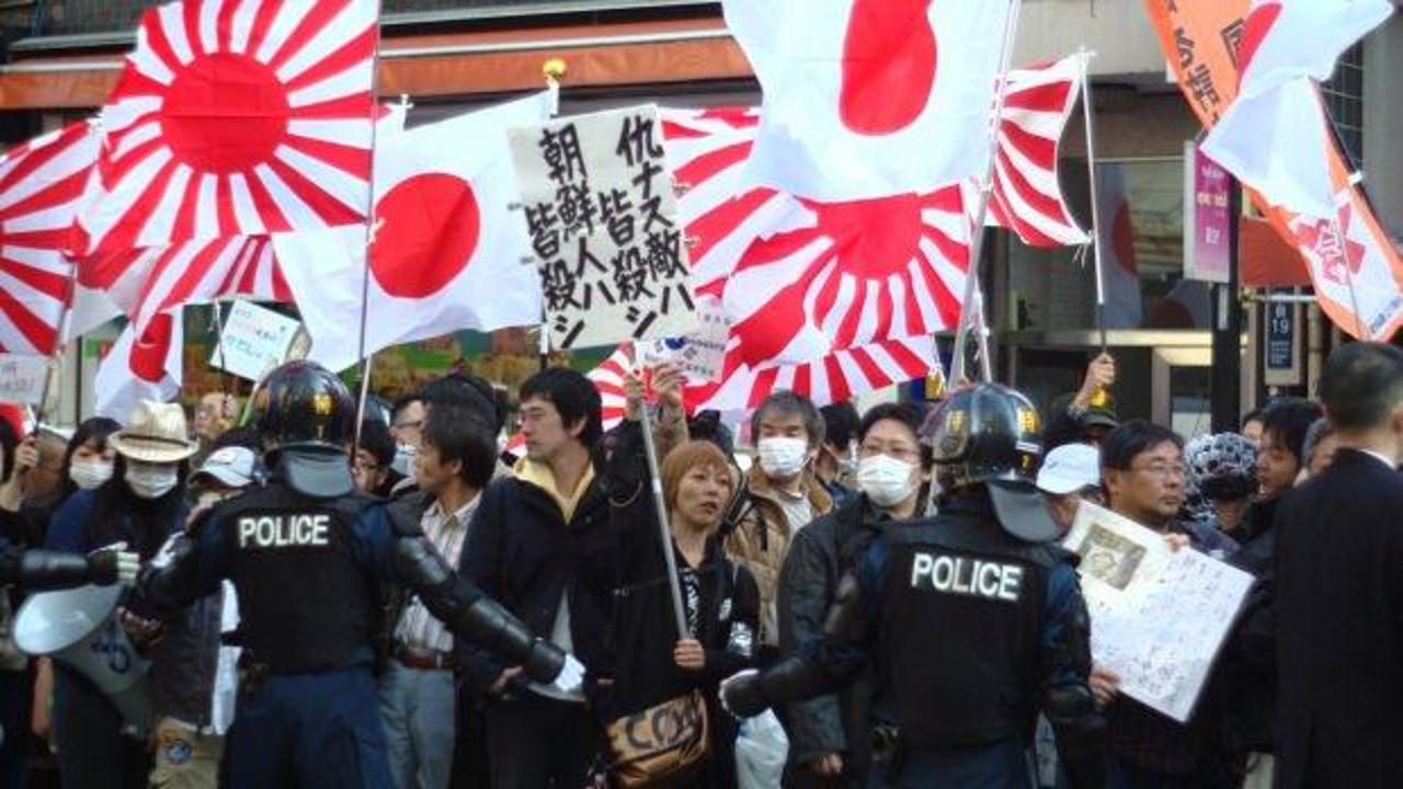 Japonya'da 'geldiğiniz yere dönün' diyen yandı