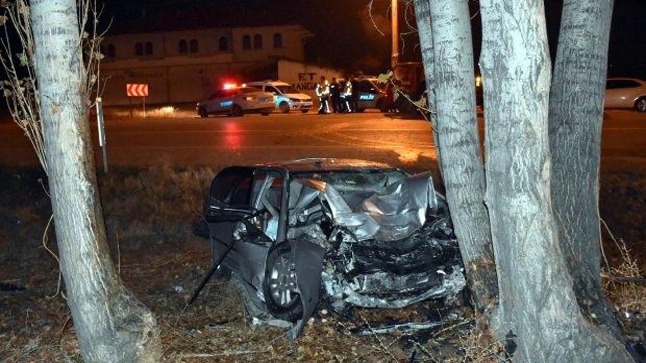 Kırıkkale'de ağaca çarpan sürücü hayatını kaybetti