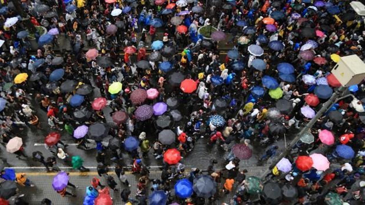 Hong Kong'da kriz sürüyor! 336 gözaltı