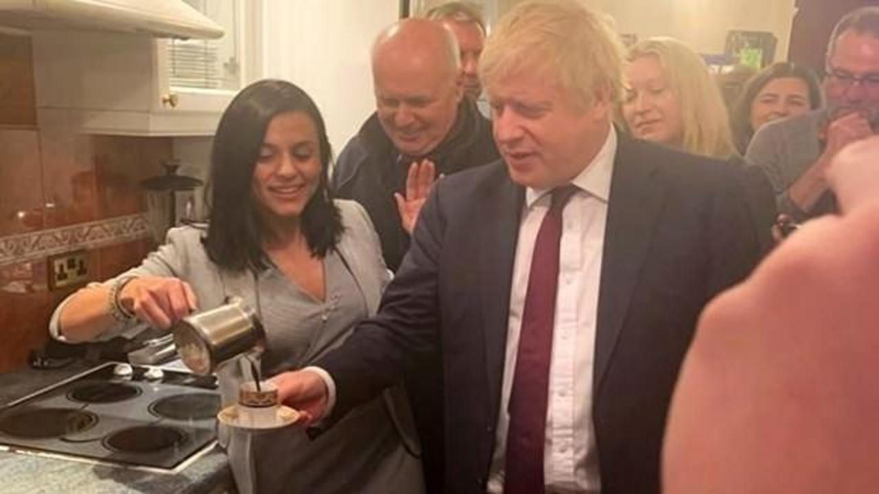 İngiltere Başbakanı Boris Johnson'ın Türk kahvesi keyfi