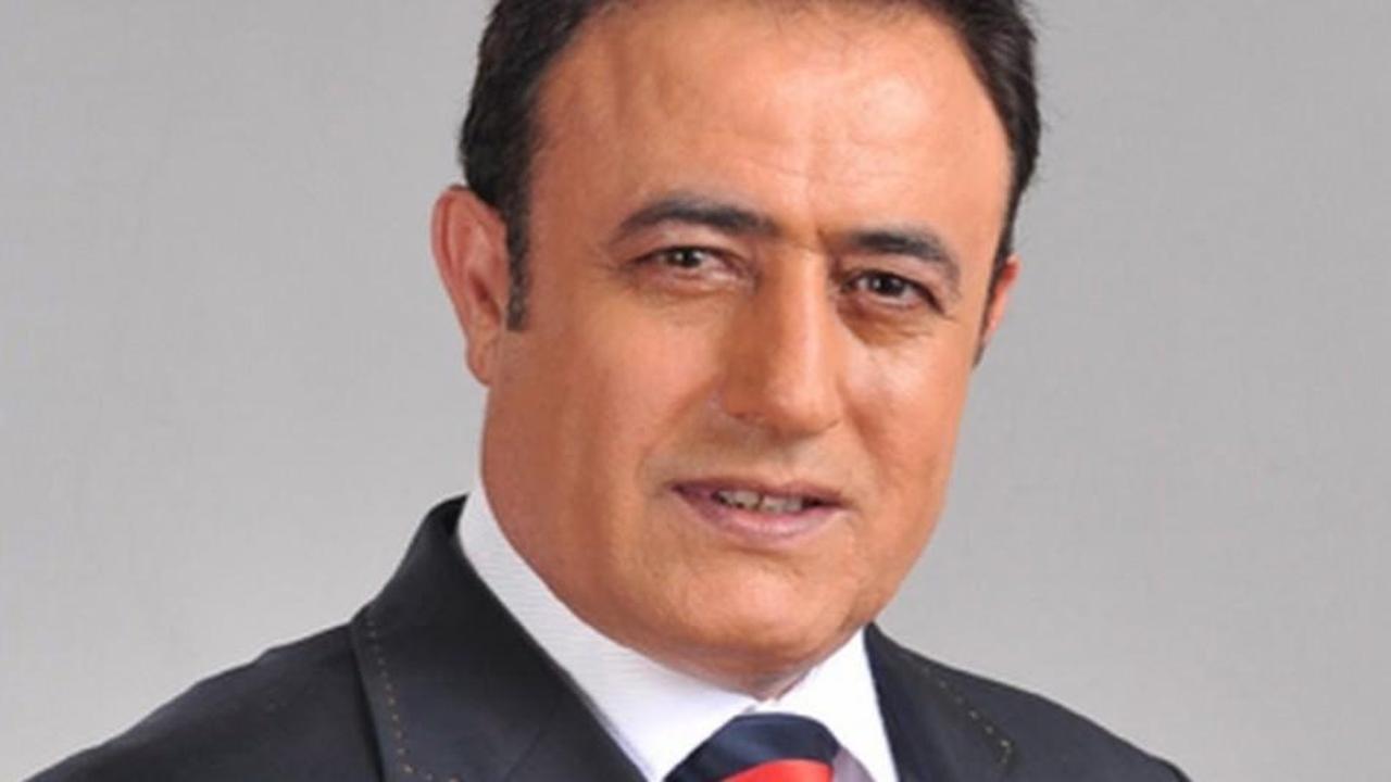 Mahmut Tuncer eldiven ve maske kullanımına dikkat etmiyor