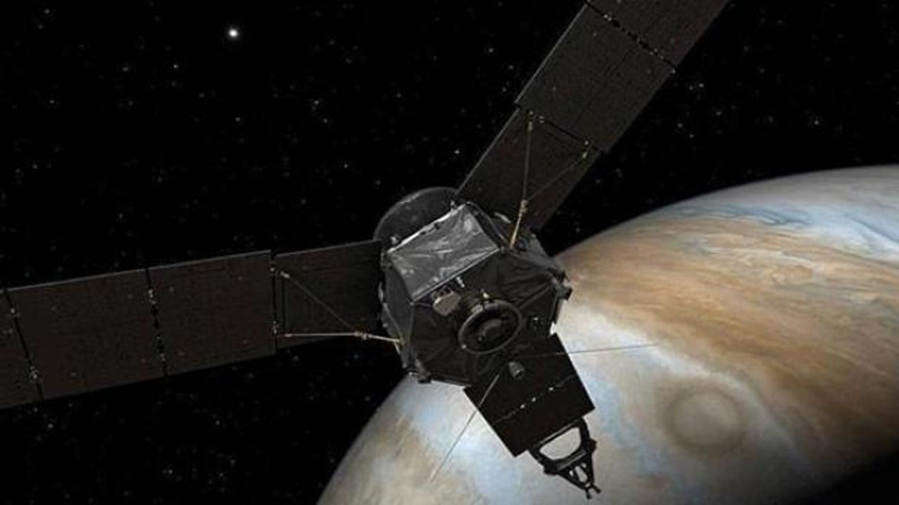 NASA, Jüpiter'de kasırga keşfetti!