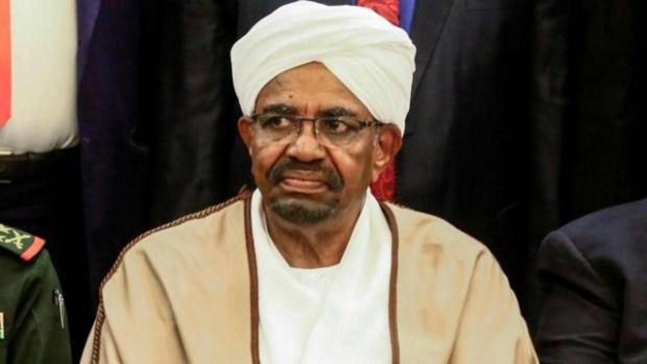Sudan'da devrik lider Beşir 1989 darbesiyle ilgili savcıya ifade verdi