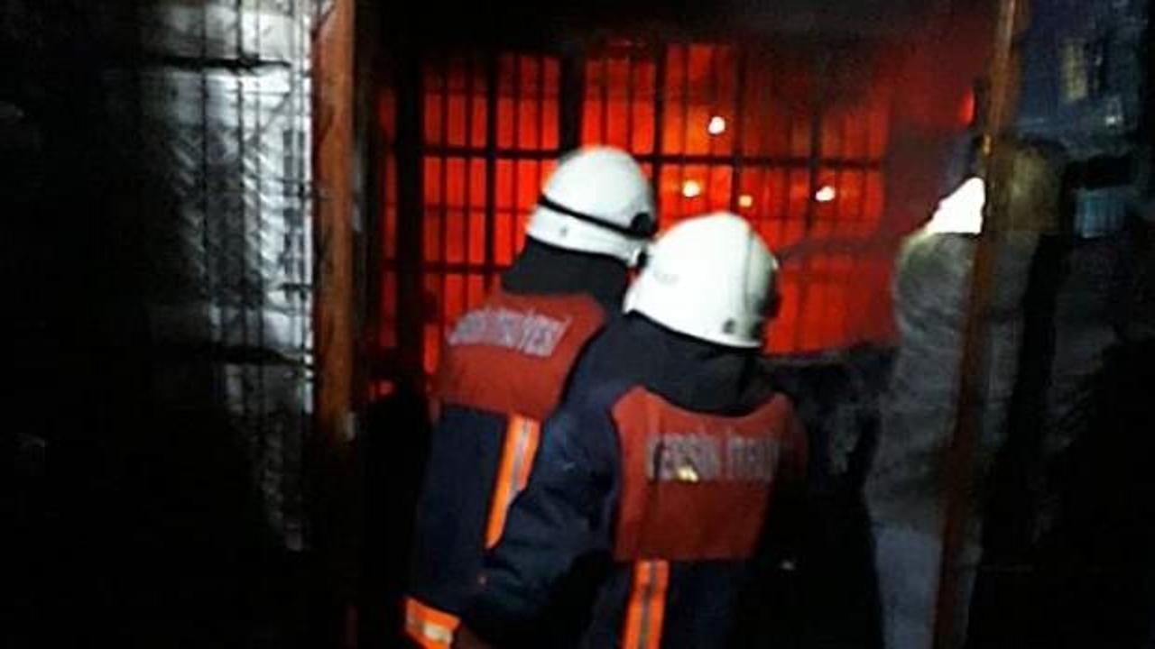Tarsus Hali'nde yangın: 4 işyeri küle döndü