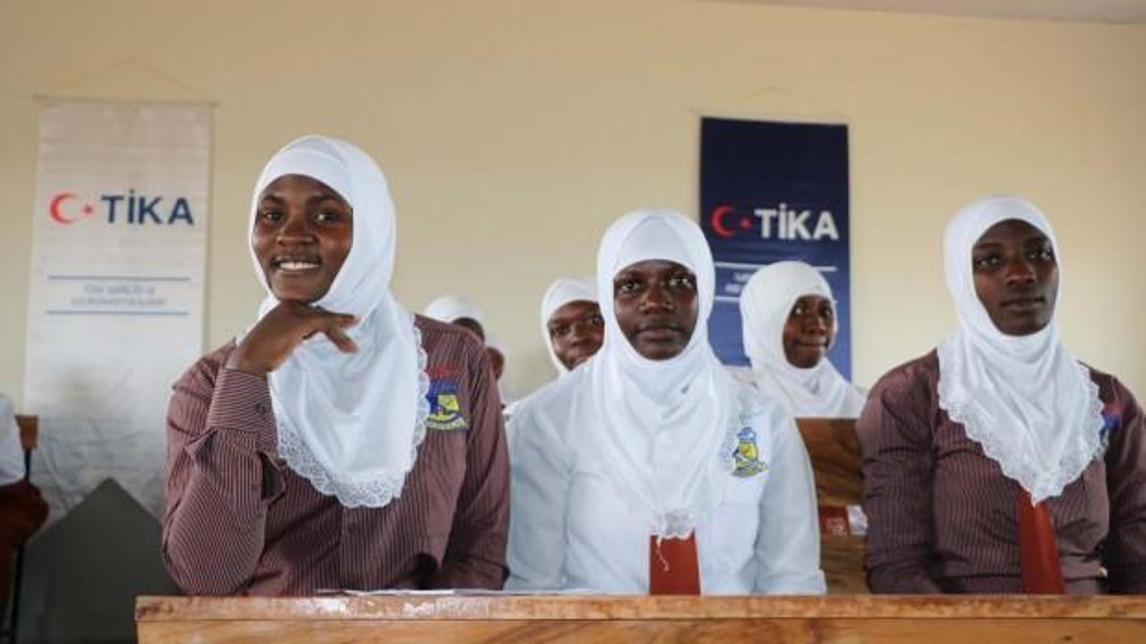 TİKA'nın desteğiyle Ugandalı öğrenciler yeni sınıflarına kavuştu