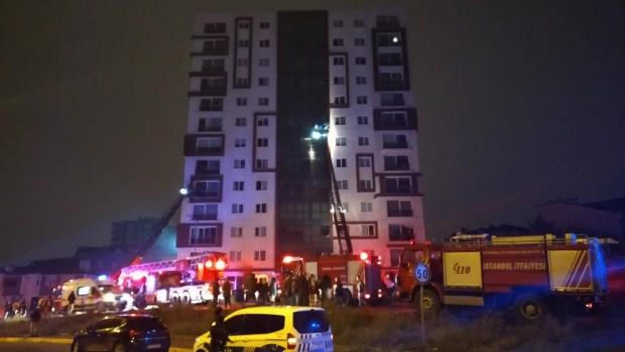 Ümraniye'de 12 katlı binanın trafosunda yangın paniği!