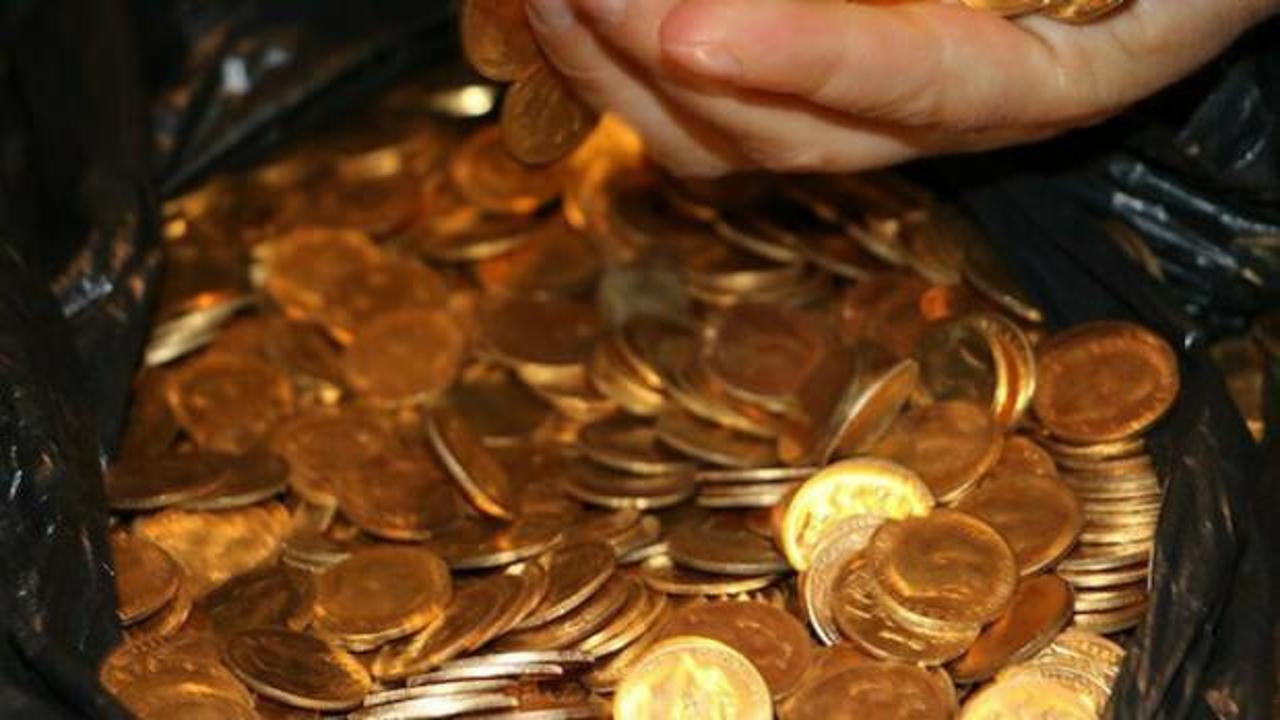 Asgari ücretle çalışan işçiler yüzlerce altın para buldu