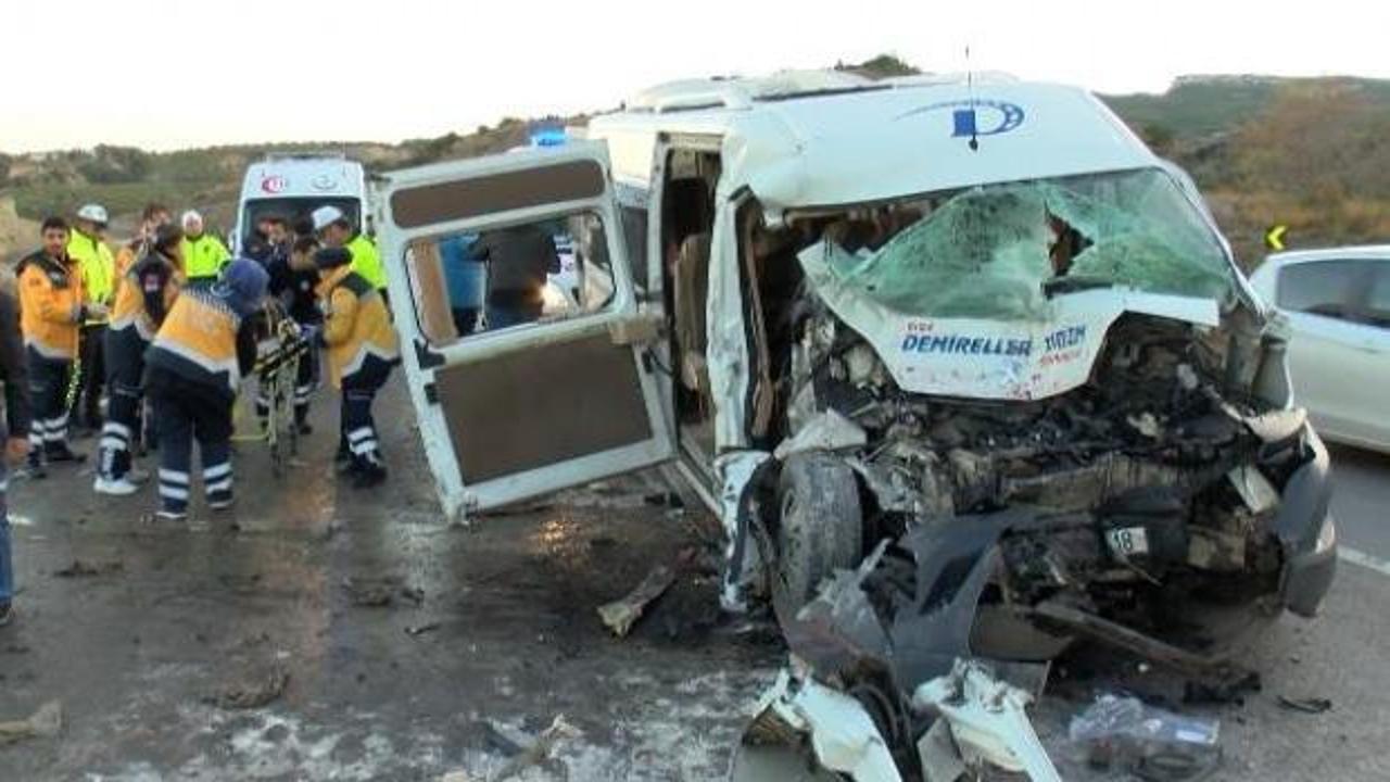 Çanakkale'de işçi minibüsü ve vinçin korkunç kazası: Yaralılar var