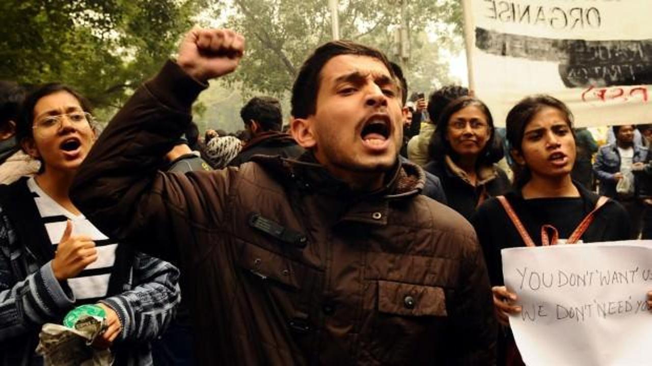 Hindistan'daki protestolara polis yasağı