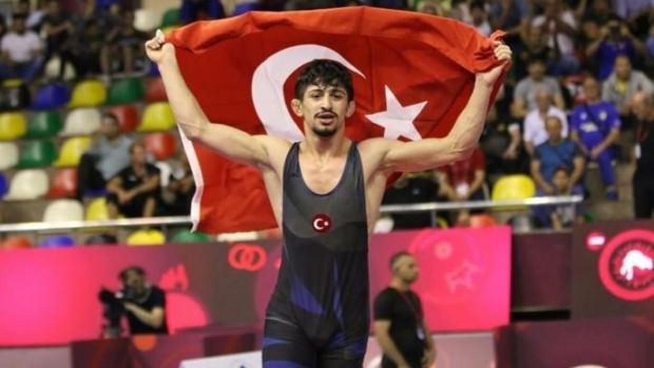 Türk güreşçiye büyük onur
