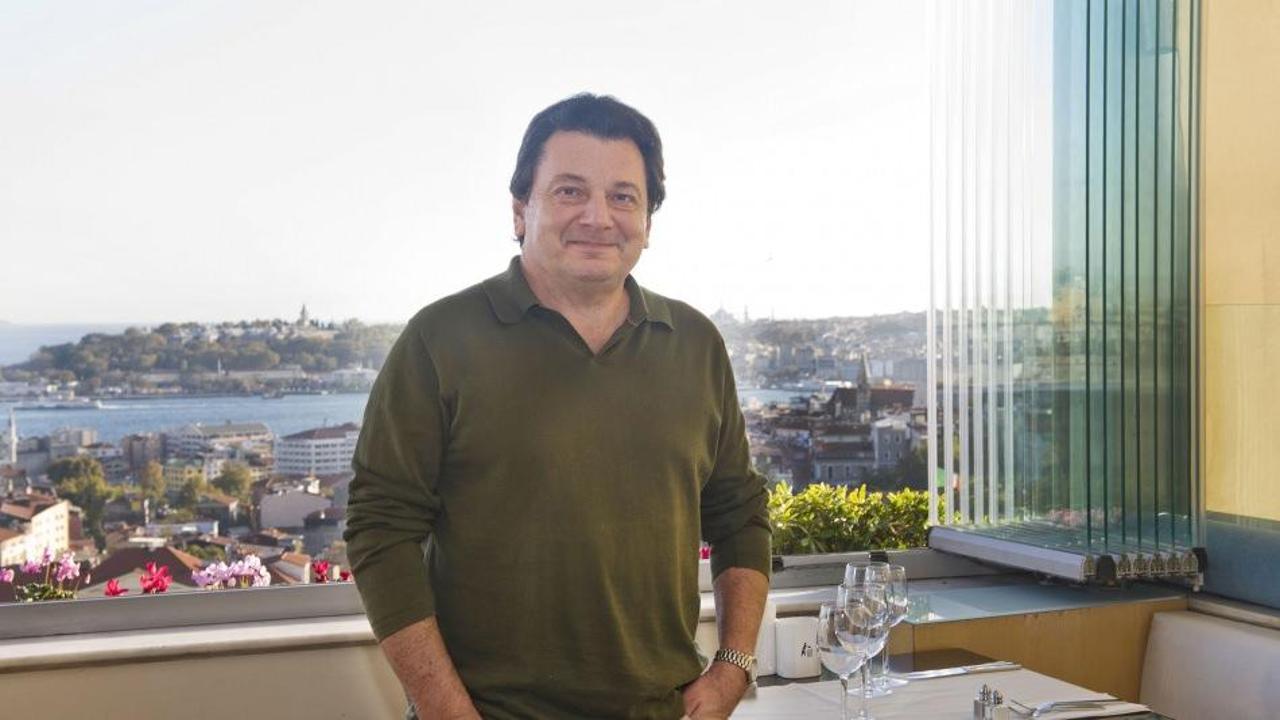 Vedat Milor, takip&ccedil;isine kargoyla konserve g&ouml;nderdi