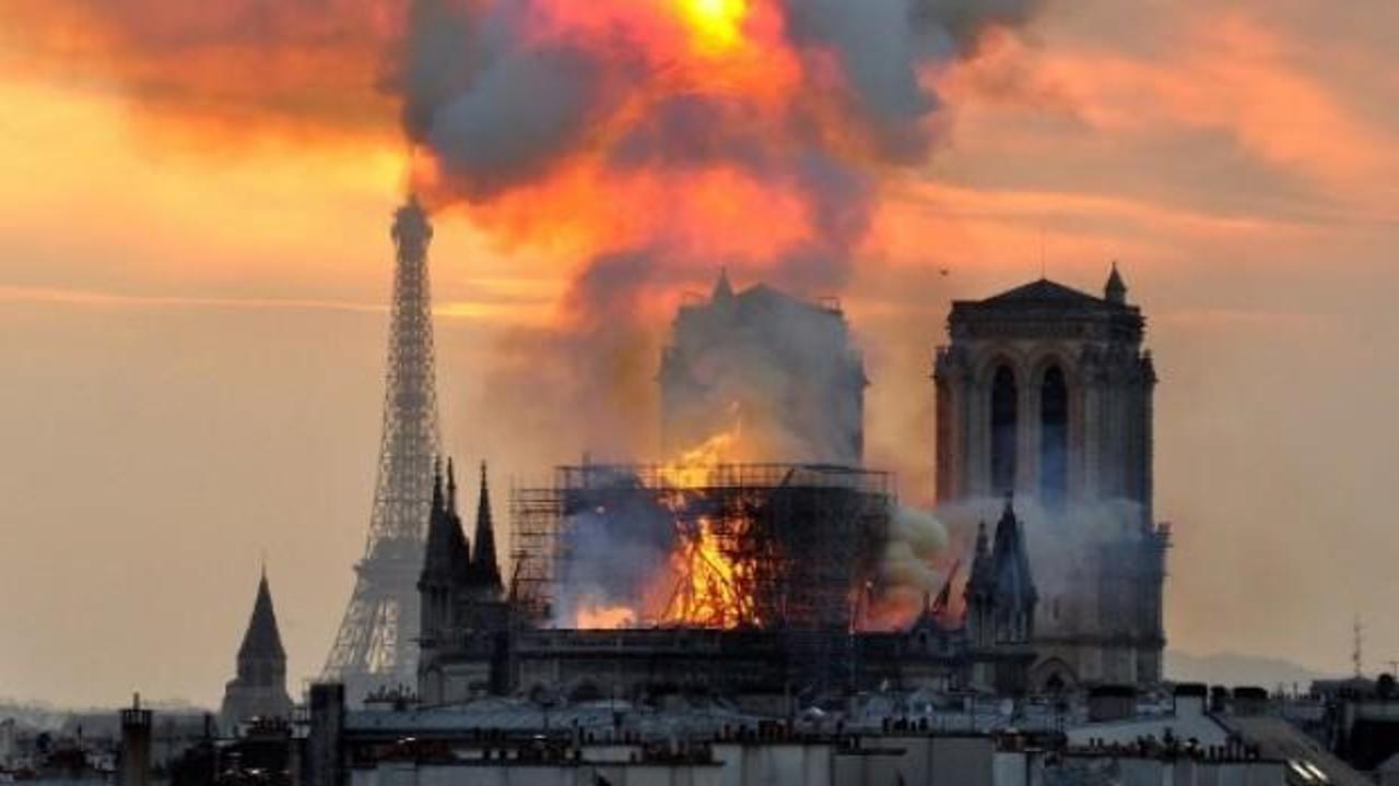 Notre Dame Katedrali'nin papazı: Yapının kurtulma ihtimali yüzde elli