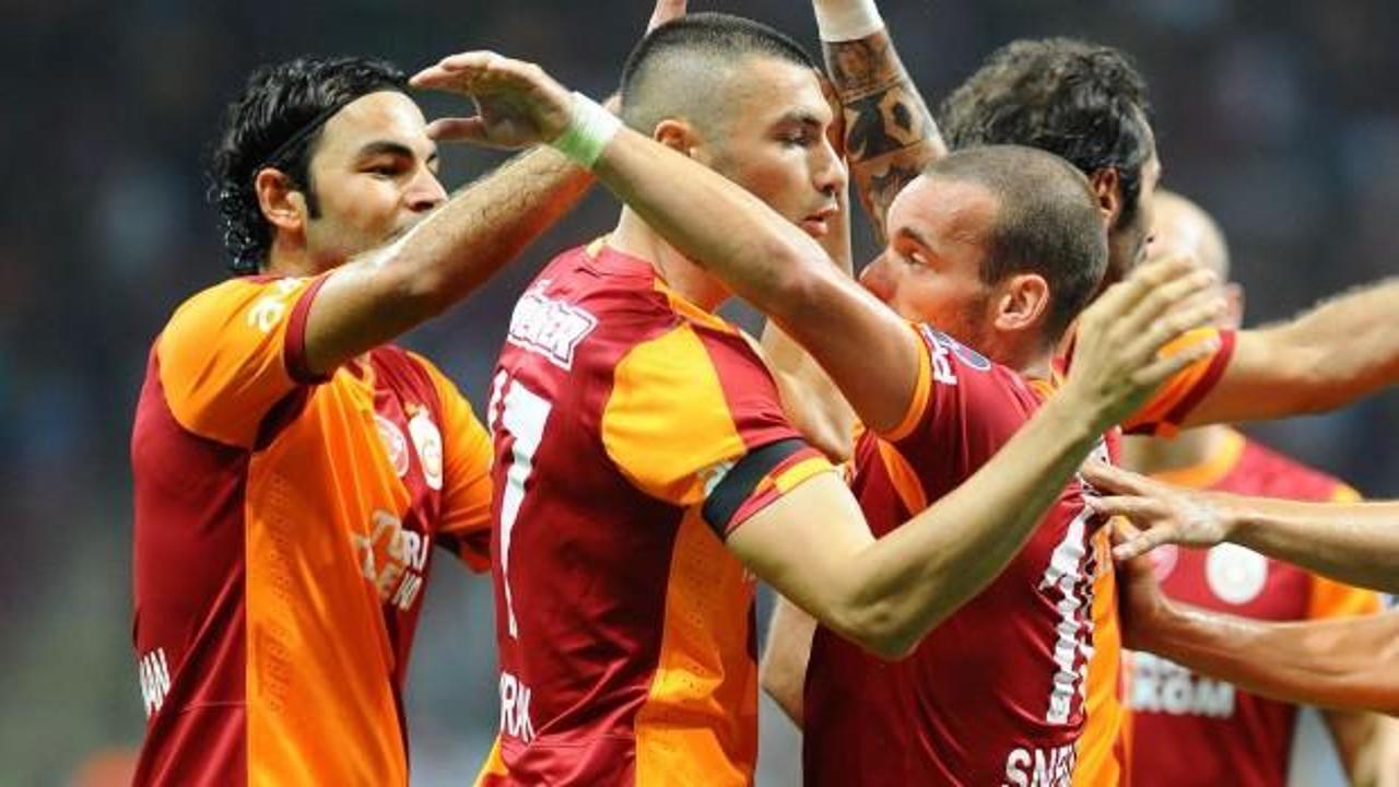 Sneijder, jübilesine Selçuk İnan ve Burak Yılmaz'ı çağırdı