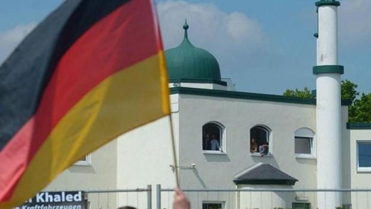 Almanya'da hedef yine camiler: Domuz fotoğraflı mektup gönderdiler