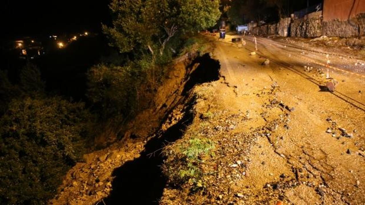 Aşırı yağış nedeniyle yol &ccedil;&ouml;kt&uuml;
