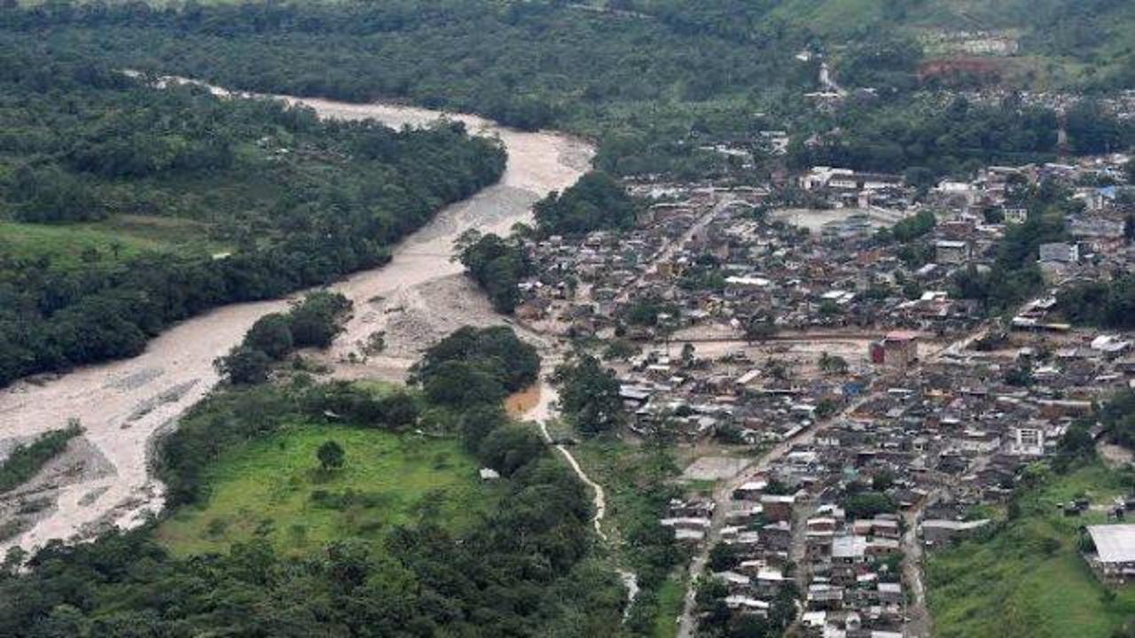 Kolombiya'da sel can aldı: 7 ölü