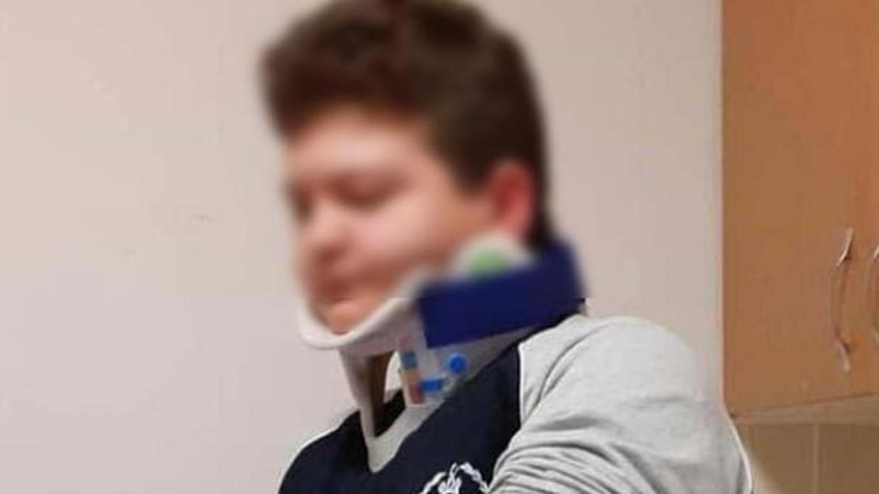 Siz nasıl anne-babasınız! 12 yaşındaki &ccedil;ocuklarını d&ouml;v&uuml;p sokağa attılar