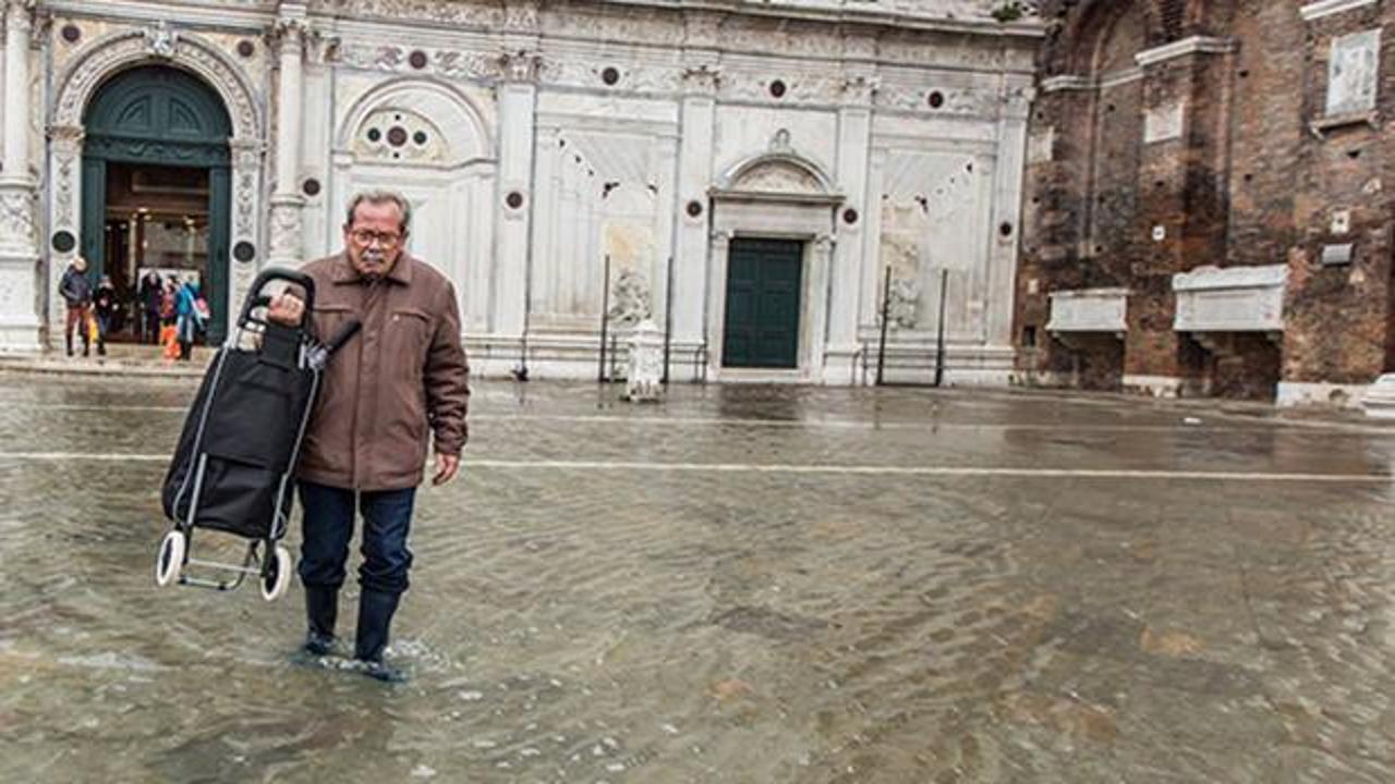 Venedik'te ne sular ne de turistler duruyor